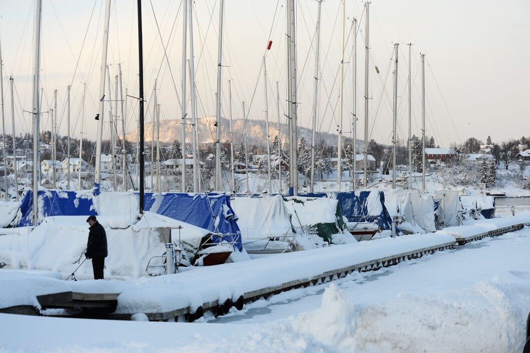 SNØ: Ikke alle har båten under vinterpresenning og er klare for regattaseiling kommende helg. SNØ: Ikke alle har båten under vinterpresenning og er klare for regattaseiling kommende helg.