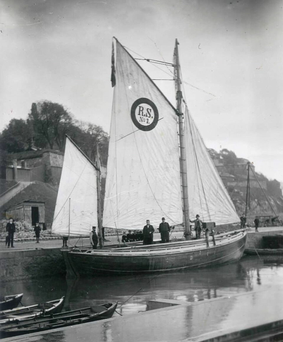 HELT NY: «Colin Archer» ligger i Kristiania i september 1893 for å bli overrakt til Norsk Selskap til Skibbrudnes Redning (NSSR) som redningsskøyte nummer 1.