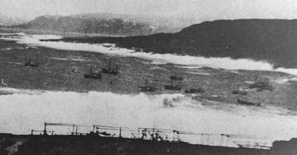 REDNINGSDÅDEN: Sjøen frådet i en forrykende storm i fiskeværet Havningberg i Finnmark i 1894. Mannskapet om bord i «Colin Archer» plukket opp 36 mennesker fra sjøen.