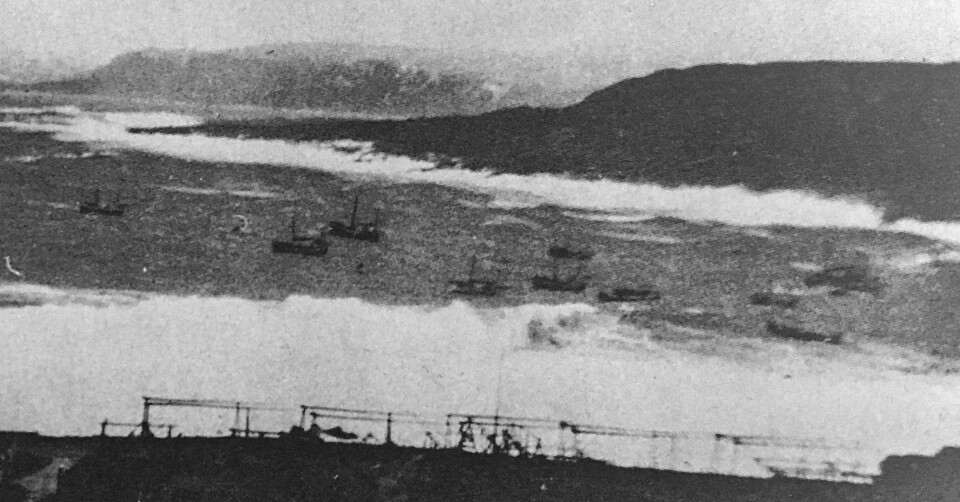 REDNINGSDÅDEN: Sjøen frådet i en forrykende storm i fiskeværet Havningberg i Finnmark i 1894. Mannskapet om bord i «Colin Archer» plukket opp 36 mennesker fra sjøen. REDNINGSDÅDEN: Sjøen frådet i en forrykende storm i fiskeværet Havningberg i Finnmark i 1894. Mannskapet om bord i «Colin Archer» plukket opp 36 mennesker fra sjøen.
