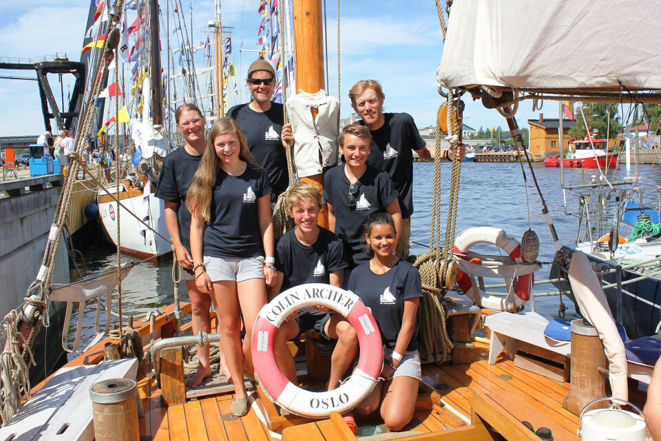 TALL SHIPS RACES: Minimum halvparten av mannskapet i skoleskipsregattaen Tall Ships Races må være mellom 15 og 25 år. Offiserer om bord bak fra venstre: Klara Emmerfors, Bjørnar Berg og Tor Erling Gransæther. Mannskap: Frida Gjøsltad Smith, Vemund ... TALL SHIPS RACES: Minimum halvparten av mannskapet i skoleskipsregattaen Tall Ships Races må være mellom 15 og 25 år. Offiserer om bord bak fra venstre: Klara Emmerfors, Bjørnar Berg og Tor Erling Gransæther. Mannskap: Frida Gjøsltad Smith, Vemund ...