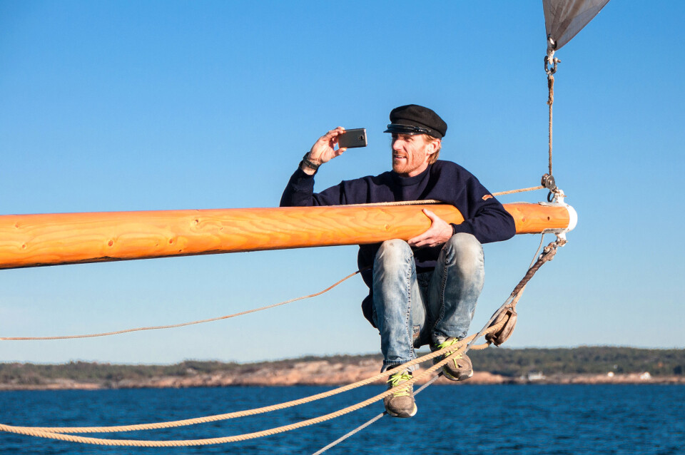 NY SKIPPER: RS 1 «Colin Archer» har egen hjemmeside og egen Facebook-side der skipper Tor Erling Gransæther legger mye innsats i å formidle gledene ved å seile en tradisjonsbåt. NY SKIPPER: RS 1 «Colin Archer» har egen hjemmeside og egen Facebook-side der skipper Tor Erling Gransæther legger mye innsats i å formidle gledene ved å seile en tradisjonsbåt.