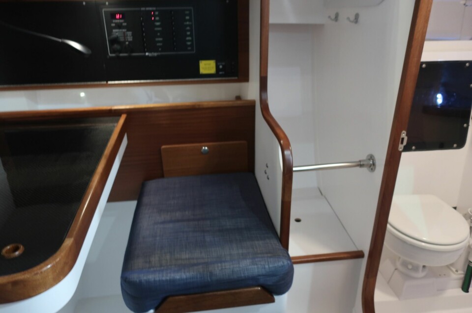 VÅTT: Ett åpent hengeplass for våttøy er praktisk. Båten har også ett skikkelig kartbord.