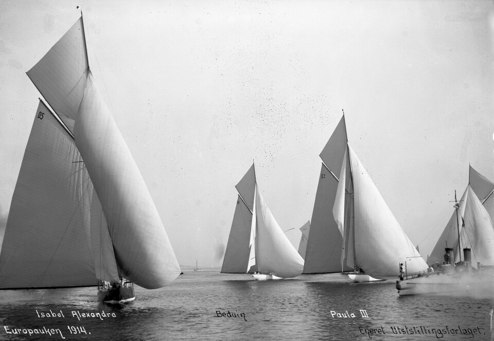EUROPAUKEN: Europauken i 1914 ble en stor suksess og feltet av båter som konkurrerte utenfor Horten, var historisk. 15 mR-klassen er her representert med tyske «Isabel Alexandra» med E. Luttrop fra Hamburg som eier og skipper, Sam Eydes egen ...