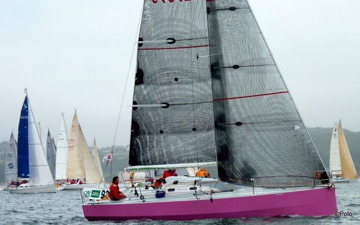 LEDER: Alexander Ozon seiler en Bepox 990 og leder solo-klassen med start fra Lorient. LEDER: Alexander Ozon seiler en Bepox 990 og leder solo-klassen med start fra Lorient.