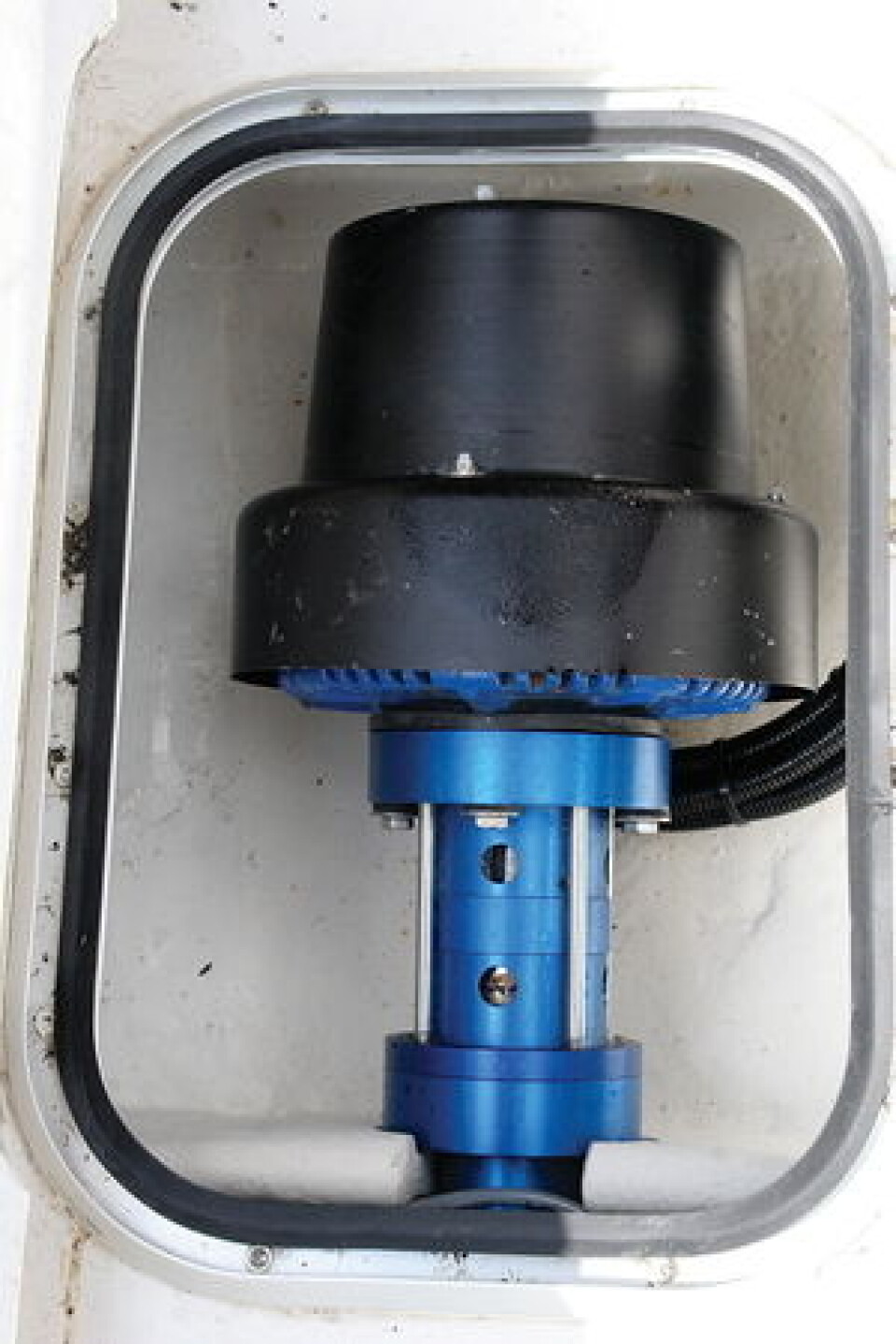 FOR BATTERI: Farten for el-motor på 2,4 Kw imponerte ikke, så motoren er kun et hjelpemiddel for å komme inn og ut av havn. FOR BATTERI: Farten for el-motor på 2,4 Kw imponerte ikke, så motoren er kun et hjelpemiddel for å komme inn og ut av havn.