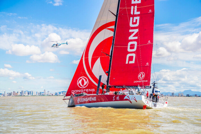 «Dongfeng Racing» på vei mot mål i Itajai «Dongfeng Racing» på vei mot mål i Itajai