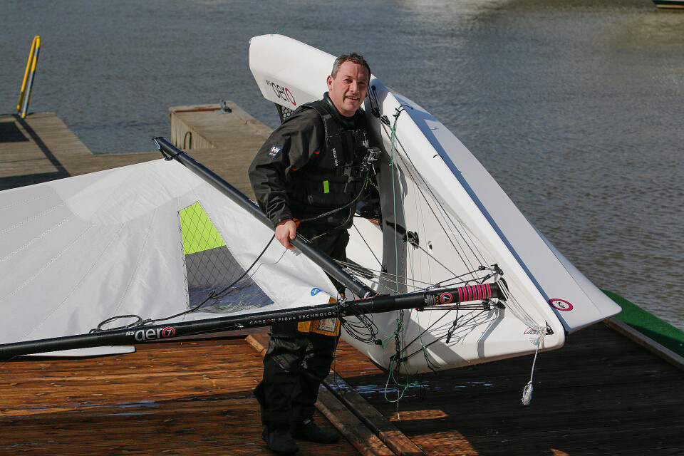LETT: En av grunnene til å seile RS Aero er den lave vekten. Klann kan bære båten opp på strender uten hjelp.