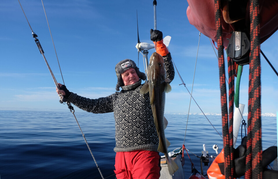 FISKELYKKE: Jon Amtrup i lykkerus etter at en skrei har blitt trukket opp fra 100 meters dyp i Lofoten i mars.