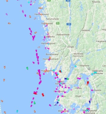 AIS: Båtene ligger som perler på en snor mellom Väderöarna og Brofjorden.