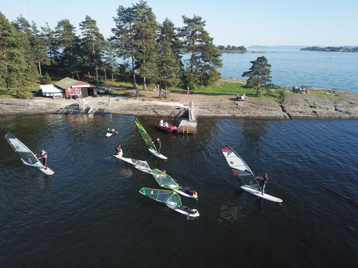 SOMMER: Windurfing og badeglede på Nesøya i Asker 14. mai 2018. SOMMER: Windurfing og badeglede på Nesøya i Asker 14. mai 2018.