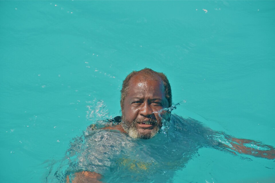 Svømte: Ferdinand Goldilocks svømte mot Avventura for å selge båtskyss til Codrington, Barbuda.