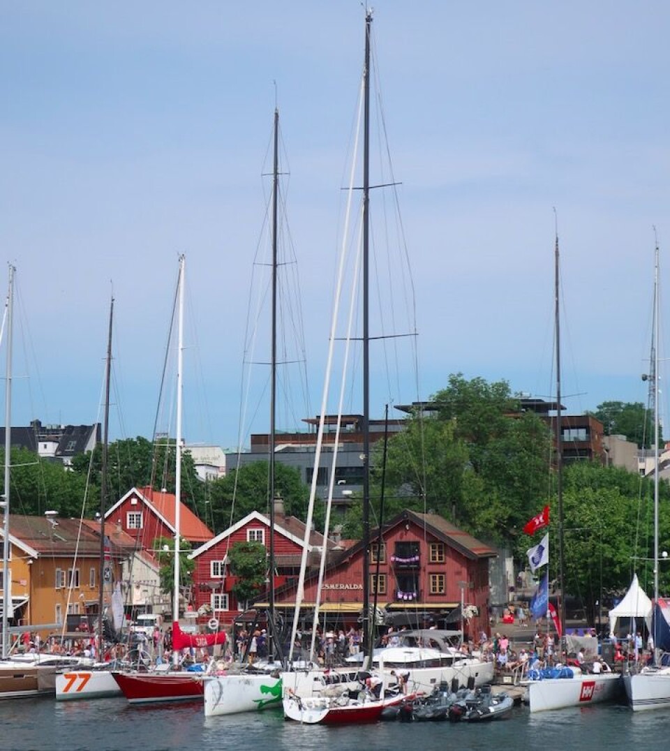HØY: CBN 76 «EnderPearl» er Færdens største båt, og har en langt høyere mast enn VOR 70 «Green Dragon»