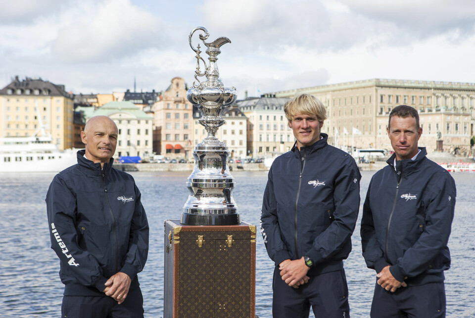 TIL STOCKHOLM: Å få America´s Cup trofeet til Stockholm er hva Torbjörn Törnqvist, Max Salminen og Fredrik Lööf håper og satser på.