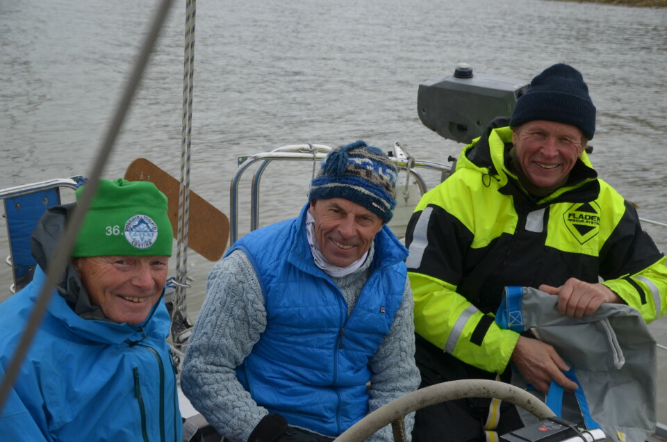 FØR AVREISE: Knut Frederik, Christian og Wilhelm er avbildet før avreise fra Longyearbyen.