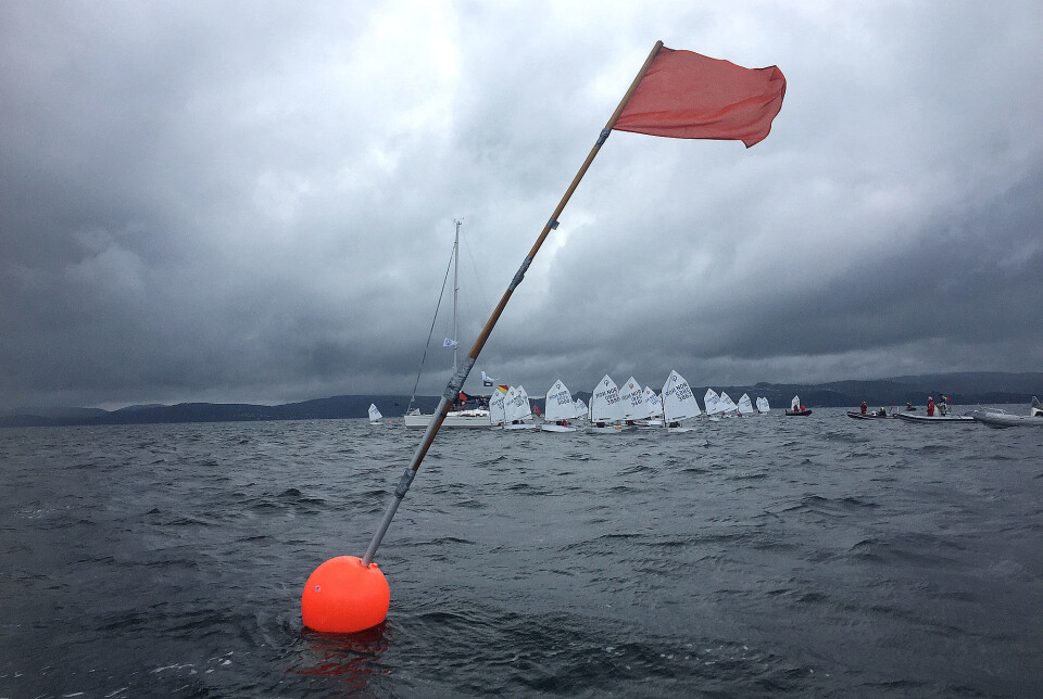 NM: Optimistseilerne fikk seilt en seilas fredag under krevende forhold.