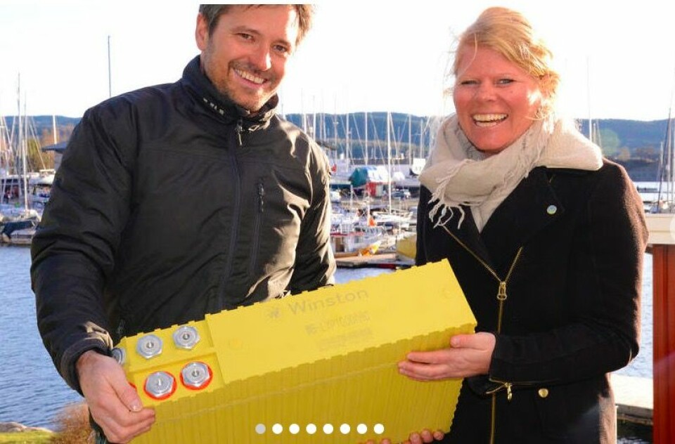 Lars-Fredrik Moe-Helgesen og Gina Lillemork Nilsen har utstyrt båten sin med 1000 Ah litiumbatterier, og er kvitt strømproblemer.