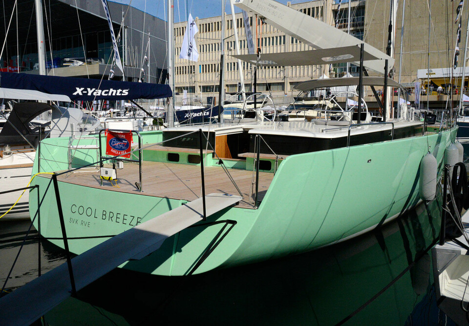 Vi fikk en grundig gjennomgang av yachten under båtmessen i Genua.
