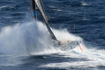 LEDER: Kun en av de fem nye IMOCA båtene er fortsatt me. Det er «Banque Populaire» som leder LEDER: Kun en av de fem nye IMOCA båtene er fortsatt me. Det er «Banque Populaire» som leder