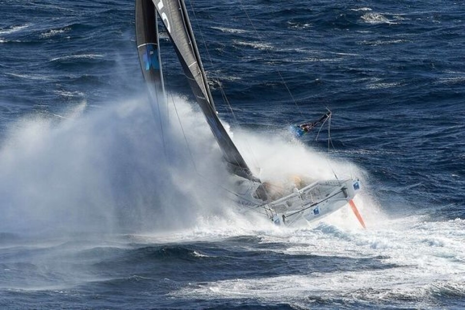 LEDER: Kun en av de fem nye IMOCA båtene er fortsatt me. Det er «Banque Populaire» som leder