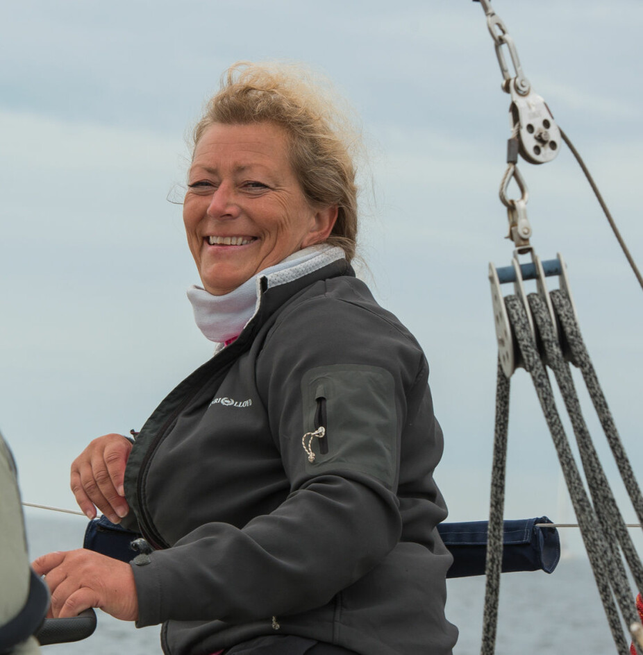 REGATTASEILER: Eira Naustvik håper flere ser verdien av å seile regatta.