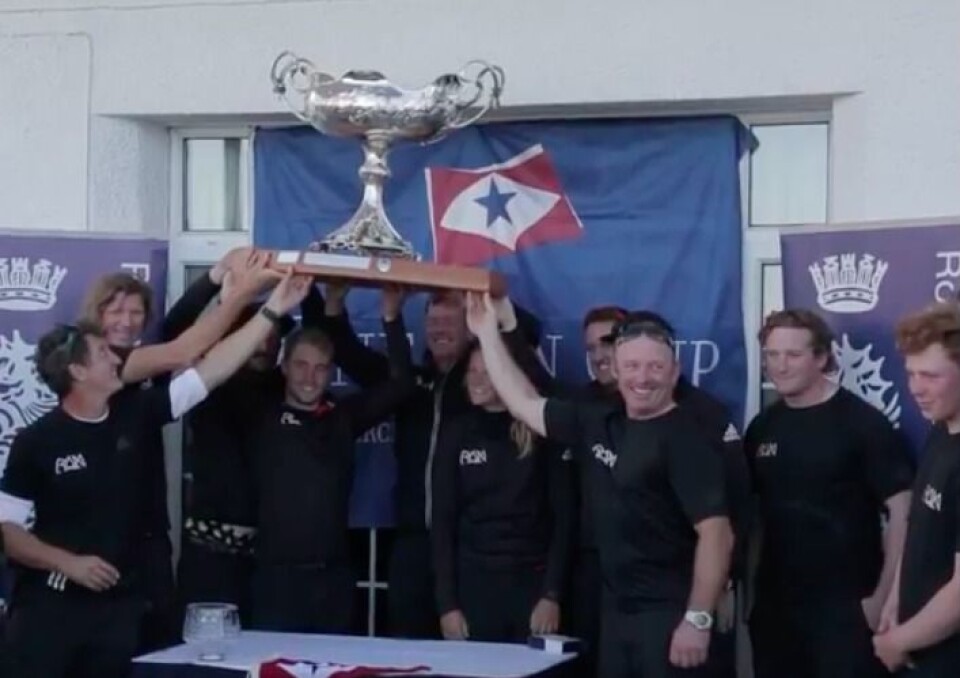 Niklas Zennström og laget hans var de første svenske seilerne som vant One Ton Cup siden 1959 Niklas Zennström og laget hans var de første svenske seilerne som vant One Ton Cup siden 1959