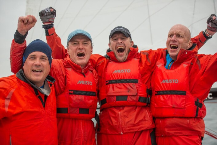 I MÅL: Siste seilas i mesternes mester ble svært spennende, men da Kristoffer Spone, Christen Horn Johannessen, Sigurd og Børre Hekk Paulsen kom i mål som nummer to, kune store og forløsnede følelser slippes ut. I MÅL: Siste seilas i mesternes mester ble svært spennende, men da Kristoffer Spone, Christen Horn Johannessen, Sigurd og Børre Hekk Paulsen kom i mål som nummer to, kune store og forløsnede følelser slippes ut.