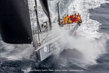 SKADET: Også «Rambler88» har skade, men ligger som båt nummer to i feltet. På koorigert tid er den 16. SKADET: Også «Rambler88» har skade, men ligger som båt nummer to i feltet. På koorigert tid er den 16.