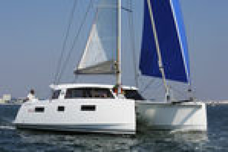 LETT: Nautitech 40 Open er vektoptimalisert og seiler fort selv i lite vind. Båten veier bare litt mer enn kjølen til Moody 54 DS.