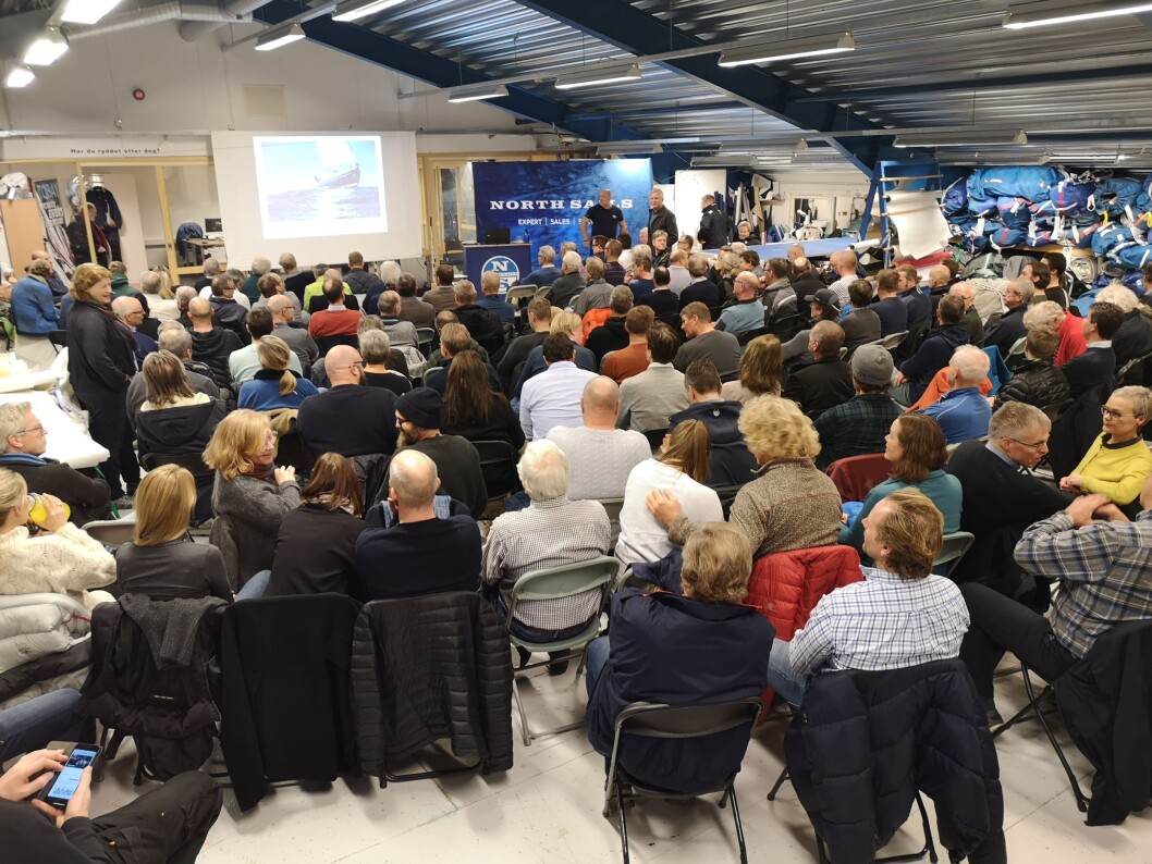 160 mennesker var møtt frem til North Sails loft ved Leangbukta for å høre på Are Wiig. 160 mennesker var møtt frem til North Sails loft ved Leangbukta for å høre på Are Wiig.