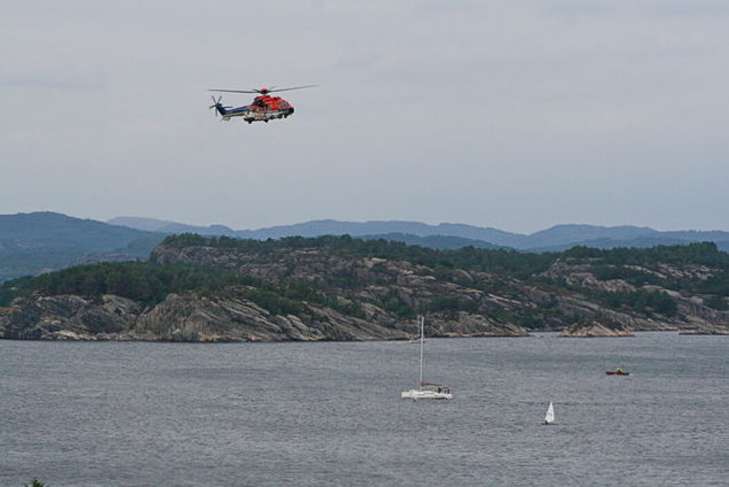 SØK: Helikoptere, båter og dykkere søkte etter den savnede seileren. Mange frivillige fra Ran Seilforening stilte opp. SØK: Helikoptere, båter og dykkere søkte etter den savnede seileren. Mange frivillige fra Ran Seilforening stilte opp.