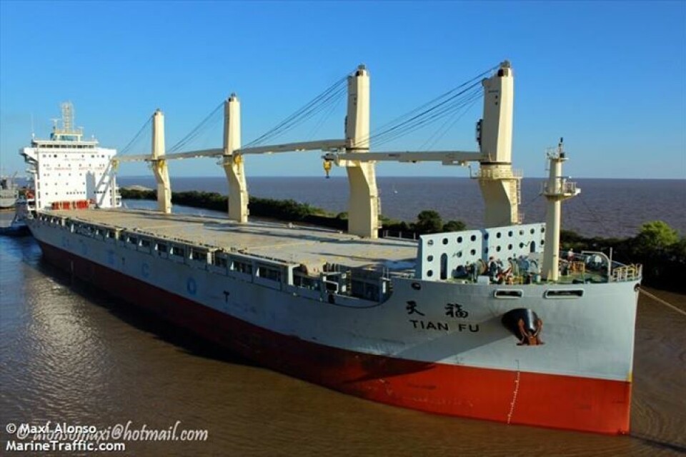 REDNING: «Tian Fu» på 38 000 tonn er på vei mot havaristen.