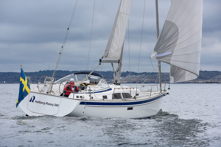 SVENSK: Hallberg-Rassy 340 er første modellen fra Elløs med doble ratt. SVENSK: Hallberg-Rassy 340 er første modellen fra Elløs med doble ratt.