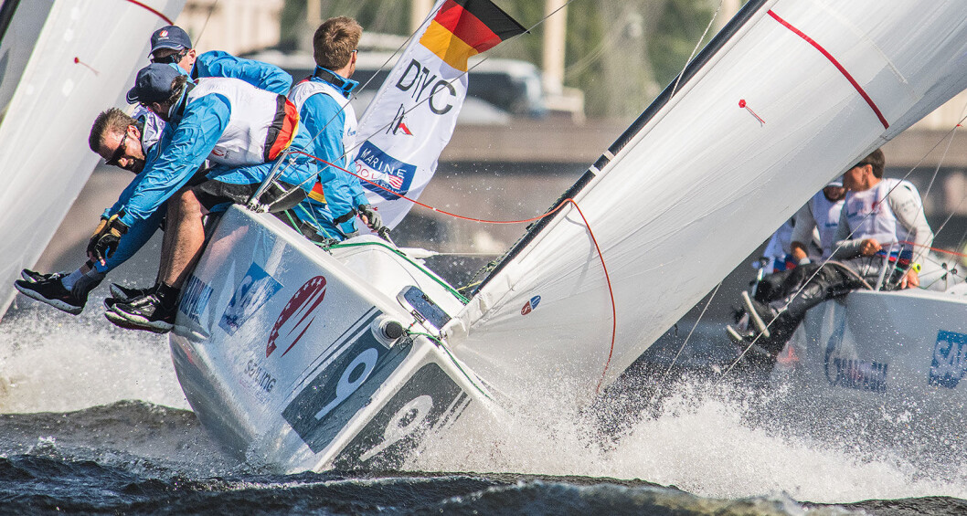 MER FYSISK: Det vil bli en helt annen stil over hvordan det ris i seilsportsligaen i 2019. Flere land har allerede tillatt «free crew positioning» og slik vil det også bli i Norge til neste år. MER FYSISK: Det vil bli en helt annen stil over hvordan det ris i seilsportsligaen i 2019. Flere land har allerede tillatt «free crew positioning» og slik vil det også bli i Norge til neste år.
