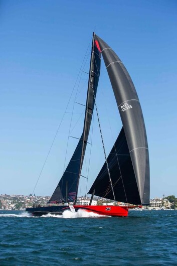 KREFTER: «Comanche» har fått nye seil for regattaen. KREFTER: «Comanche» har fått nye seil for regattaen.