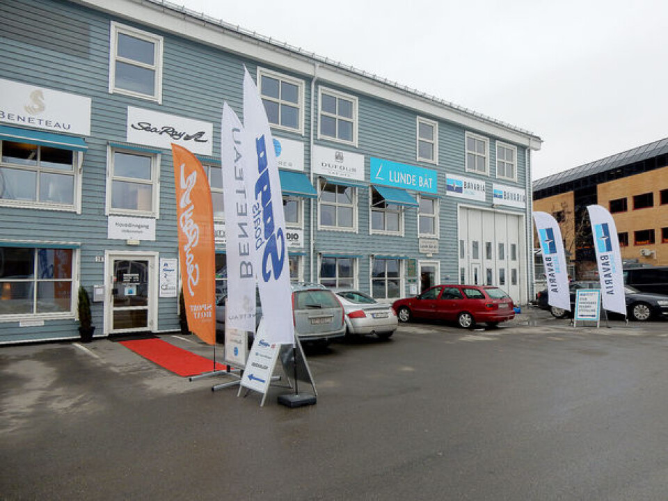 UTSTILLING: De store seilbåtene finner du i Leangbukta.