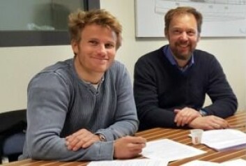 AVTALE: Fran&ccedil;ois Gabart og Bj&oslash;rn-Vidar B&aring;rtvedt signerer ny avtale i Frankrike, og har spennende planer for norske og utenlandske seilere.