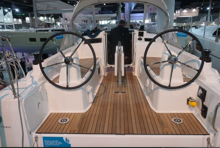 COCKPIT: Rorkult er standard, men det fungerer med ratt også. COCKPIT: Rorkult er standard, men det fungerer med ratt også.