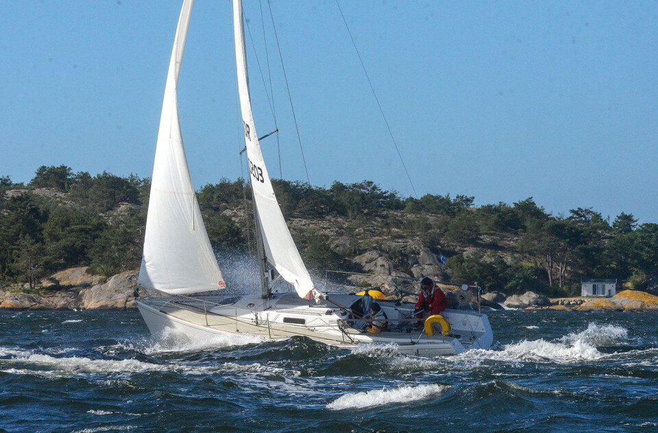 RAYMARINE 2STAR: 10 timer med stiv kuling midt imot ble et tøft førstegangsmøte med Raymarine 2Star i 2018 for Yngve og Asbjørn Lønmo. RAYMARINE 2STAR: 10 timer med stiv kuling midt imot ble et tøft førstegangsmøte med Raymarine 2Star i 2018 for Yngve og Asbjørn Lønmo.