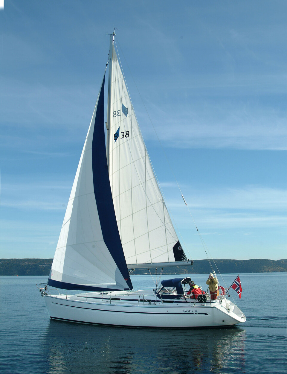 SEIL: Bavaria 38 AC seiler godt med dyp kjøl, foldepropell og gode seil. Forseilet er stort. Denne har rullemast. SEIL: Bavaria 38 AC seiler godt med dyp kjøl, foldepropell og gode seil. Forseilet er stort. Denne har rullemast.
