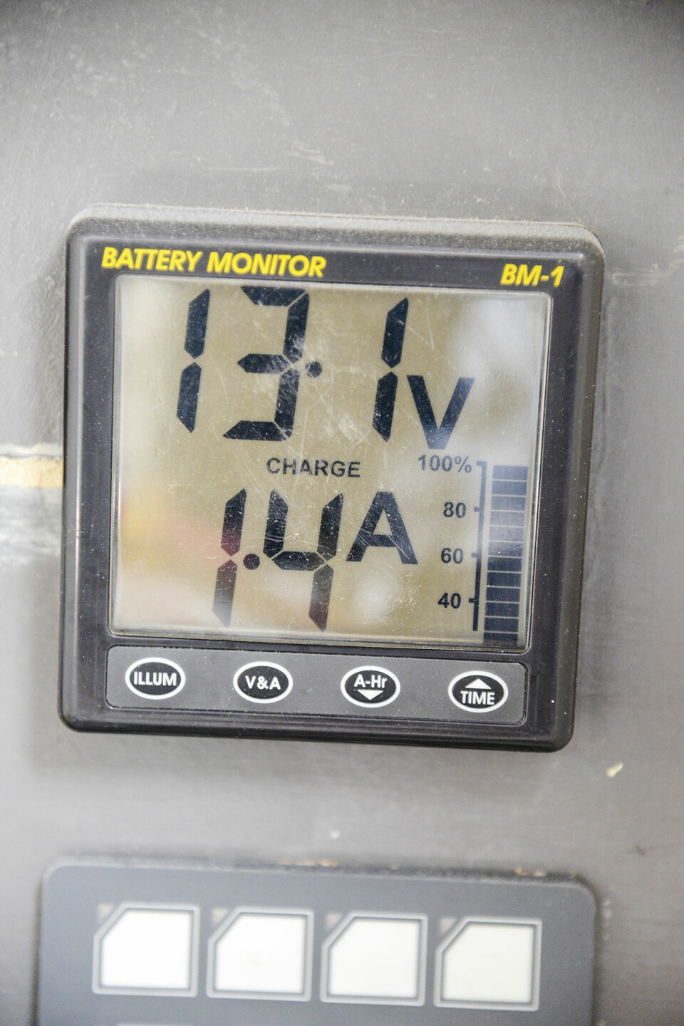 EFFEKT: 50 watts panel kan gi over 3 A, men i praksis bare halvparten. Ganger du strømmen (A) med spenningen (V) får du effekten i watt.