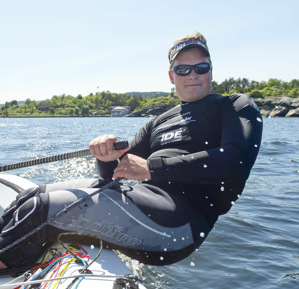 FINNJOLLE: Unge Anders Pedersen har etablert seg i toppen i den av OL-klassene som samler de mest garvete seilerne.