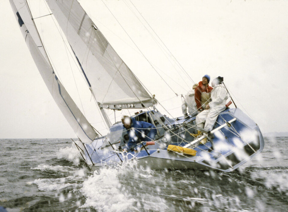 SAA VIDT: Halvtonneren «Saa Vidt» er en av de spenstigste regattabåtene som er blitt bygd i Norge. Den ble støpt i formen til halvtonneren «Norwegian Steam», kappet i to og forkortet med en halvmeter på ... SAA VIDT: Halvtonneren «Saa Vidt» er en av de spenstigste regattabåtene som er blitt bygd i Norge. Den ble støpt i formen til halvtonneren «Norwegian Steam», kappet i to og forkortet med en halvmeter på ...