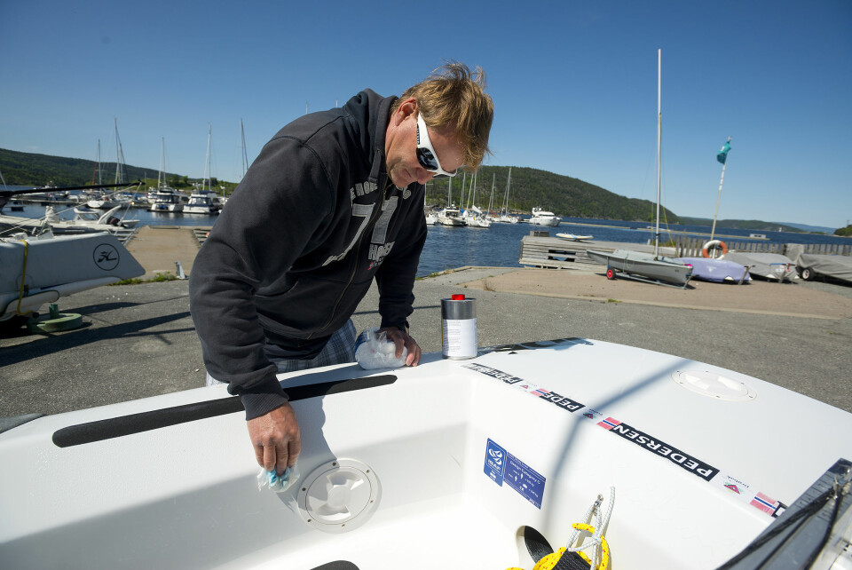 TRENER: Peer Moberg er treneren til Anders Pedersen. Han har selv to OL i Finnjolle bak seg ? og OL-bronse i Laser ? og vil være en god støtte for den norske seileren.