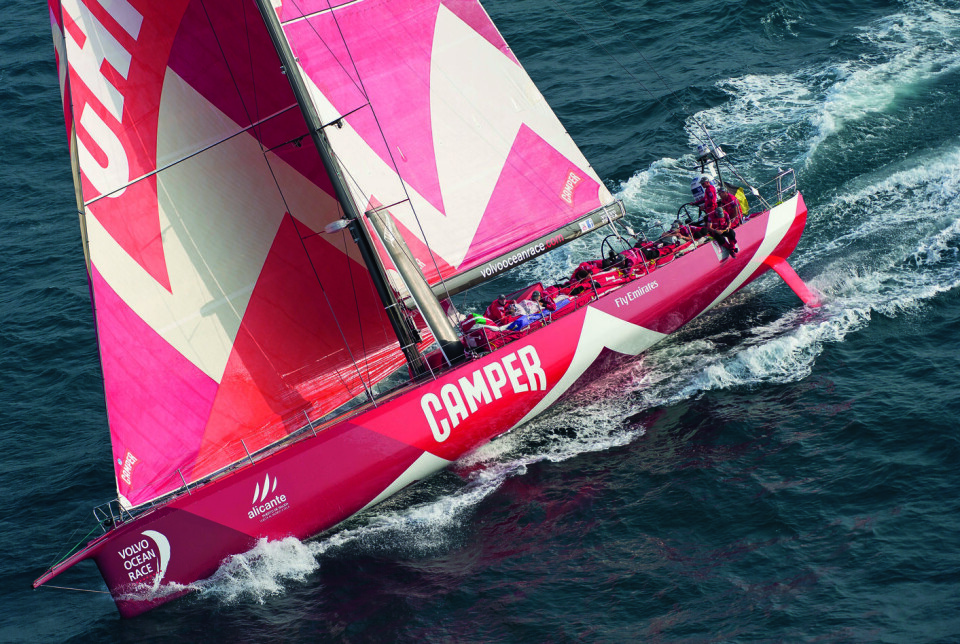 SOLGT: Volvo Ocean Race-båten «Camper» er solgt ut av Norge. Nå skal den bygges om i Valencia av sine nye amerikanske eiere.