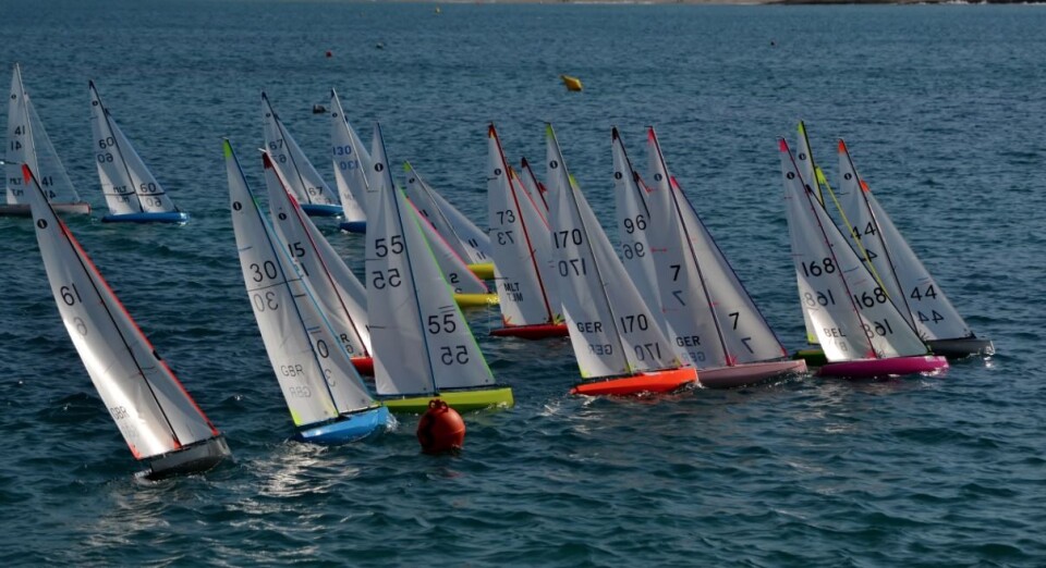 MODELLSEILING: Norsk IOM Klubb er en klasseklubb på lik linje med alle andre klasseklubber i systemet til World Sailing MODELLSEILING: Norsk IOM Klubb er en klasseklubb på lik linje med alle andre klasseklubber i systemet til World Sailing