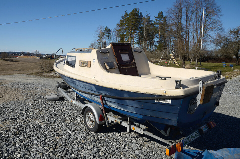 BÅTPUSS: Den gamle Kormoran 535 blir pusset opp for å bli klar for havet.