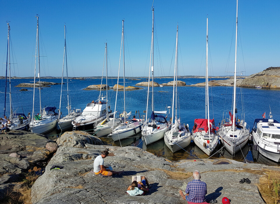 SEILGLEDE: Sommer og feriestemning på Ursholmene på svenskekysten.