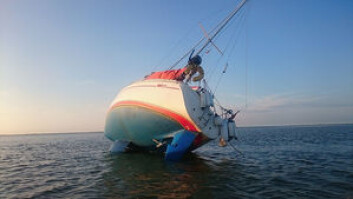TØRT: Oda havnet på grunn mens vannstanden sank. Båten kom av grunnen, men hendelsen kan ha ført til motorproblemer. TØRT: Oda havnet på grunn mens vannstanden sank. Båten kom av grunnen, men hendelsen kan ha ført til motorproblemer.