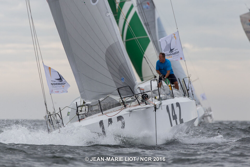 9. PLASS: Rune Aasberg (på fordekket) og Simen Løvgren henger godt med i Normandy Challenge Race. 9. PLASS: Rune Aasberg (på fordekket) og Simen Løvgren henger godt med i Normandy Challenge Race.